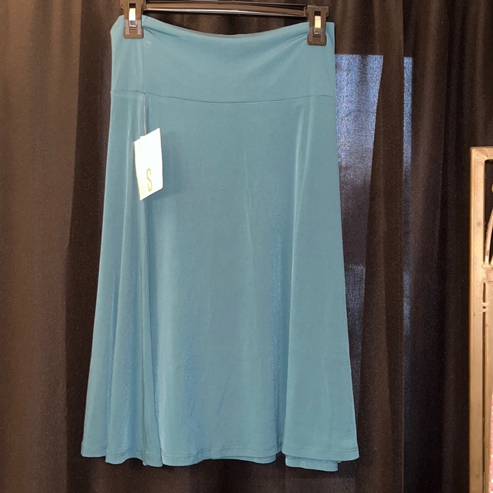 Lula Roe Azure skirt size small. Runs a little big new with tags